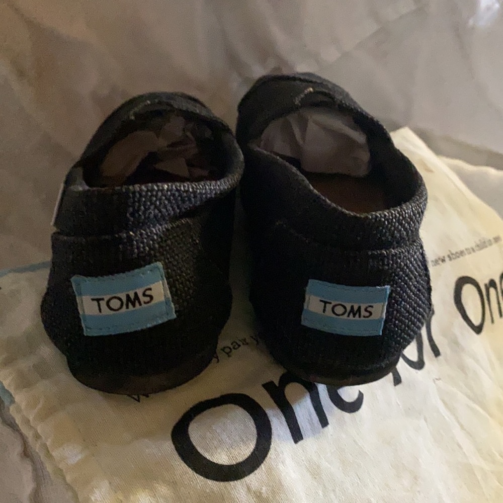 TOMS - Picture 4 of 5